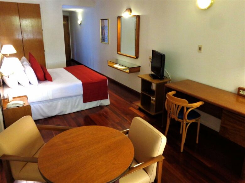 Hotel Balmoral Plaza