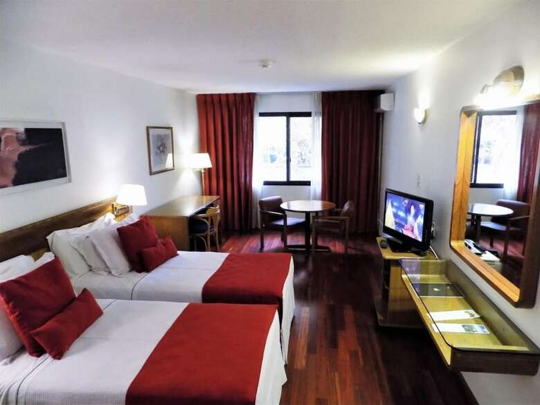 Hotel Balmoral Plaza