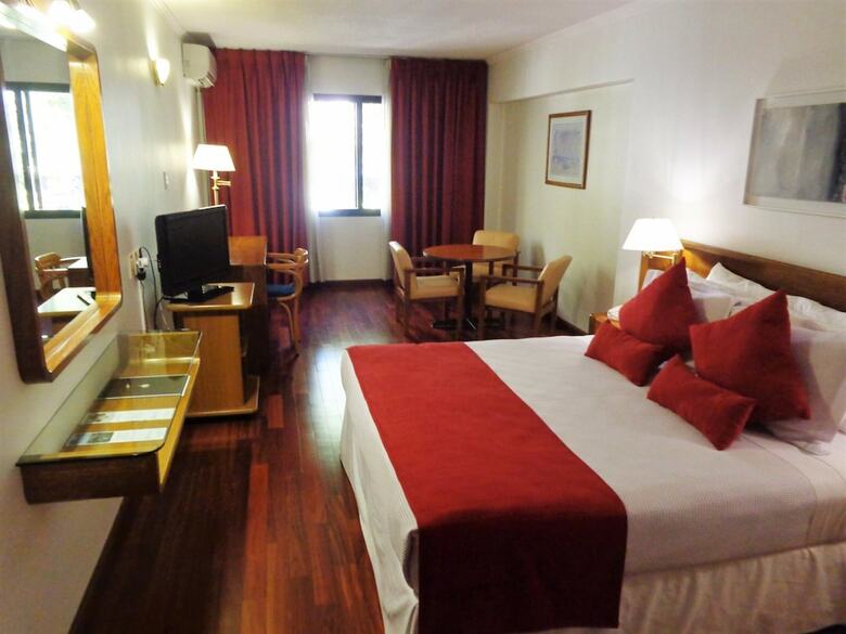 Hotel Balmoral Plaza