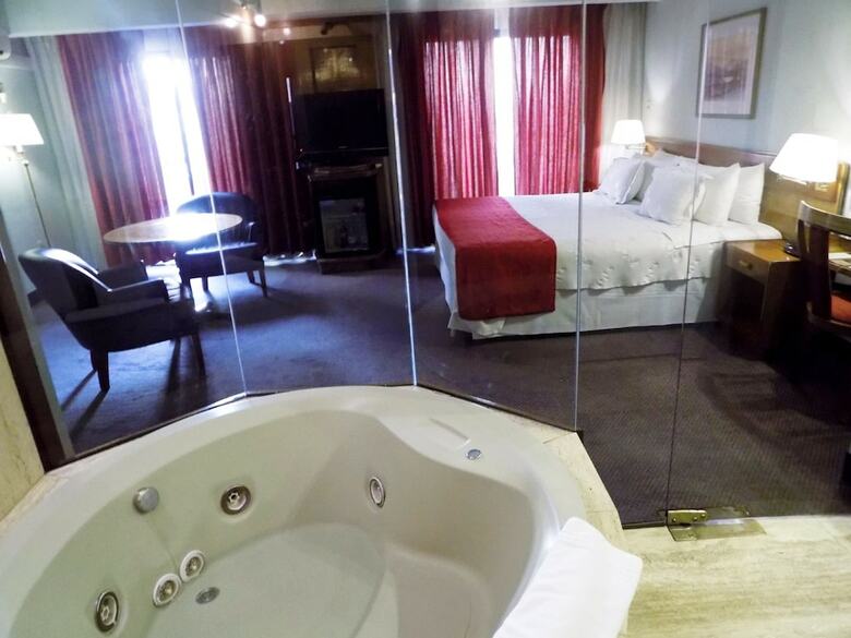 Hotel Balmoral Plaza