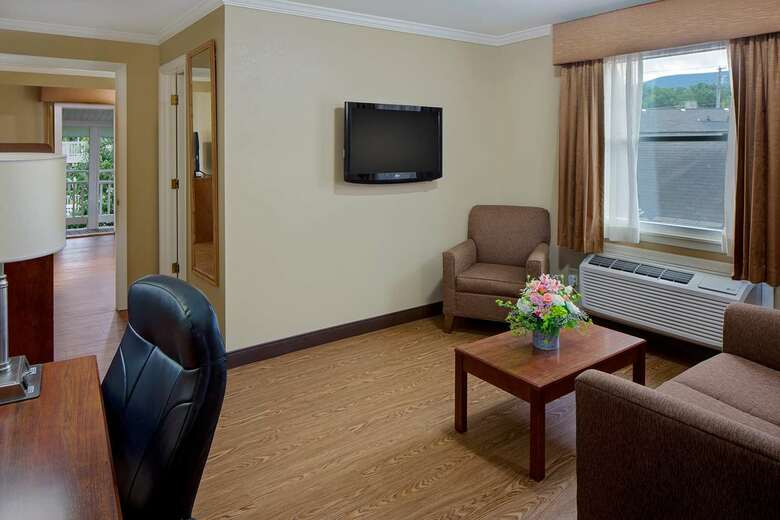 Hotel Best Western Plus New Englander Motor Inn
