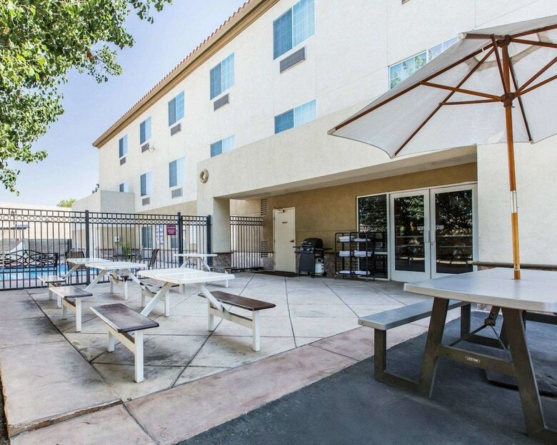 Hotel Comfort Suites Bakersfield
