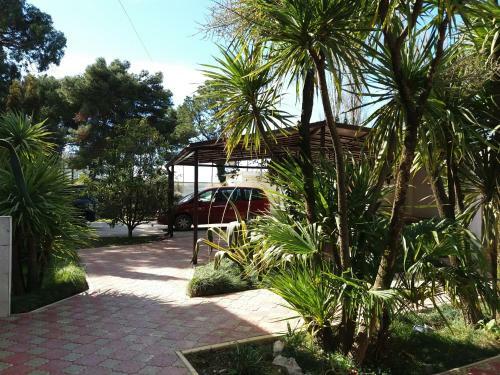 Hostal Al Porto Near The Sea