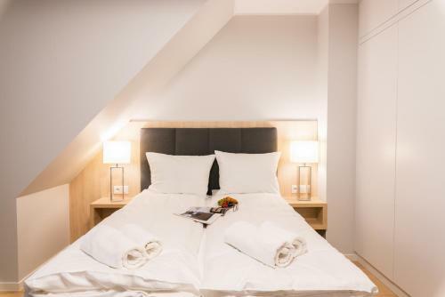 Q17 Apartments