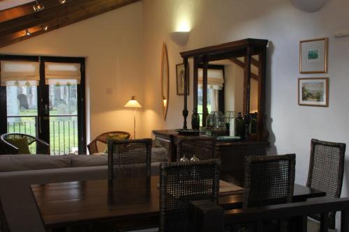Alston Art Apartments