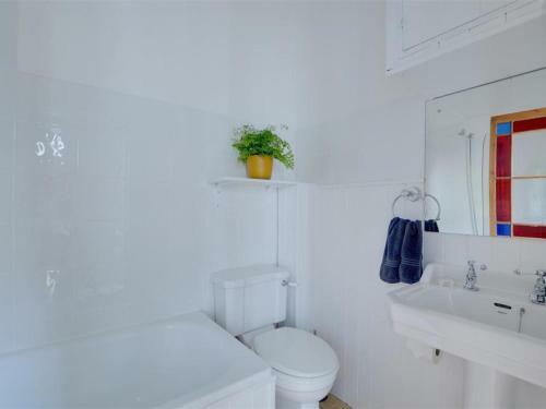 Delightful Holiday Home In Appledore With Garden