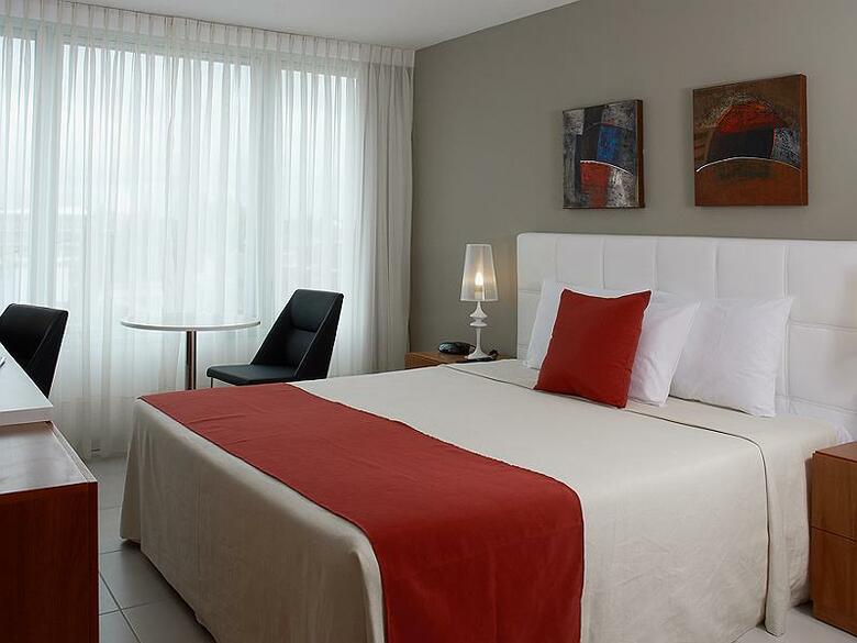 Real Colonia Hotel And Suites