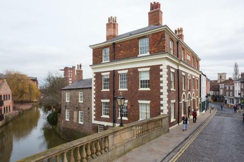 City Apartments - Fossgate Bridge