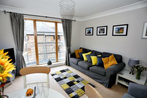 Emperors Wharf 2 Bedroom Apartment