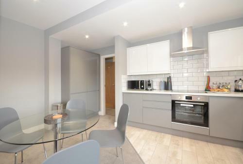 Apartamento Froghall Suites
