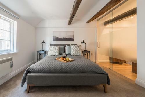Hampden Apartments - The Harry
