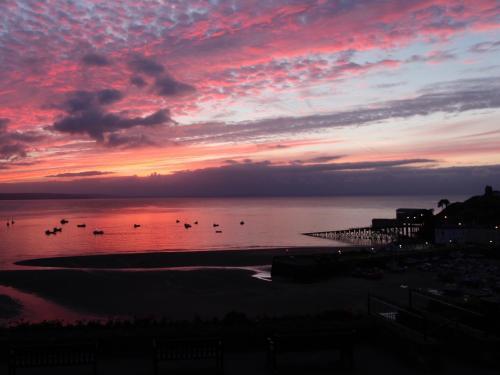 2 Beachtop Court Apartments, Tenby