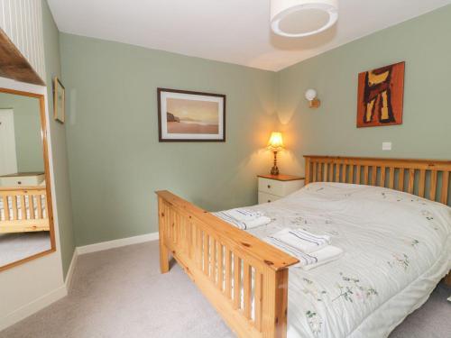 2 Beachtop Court Apartments, Tenby