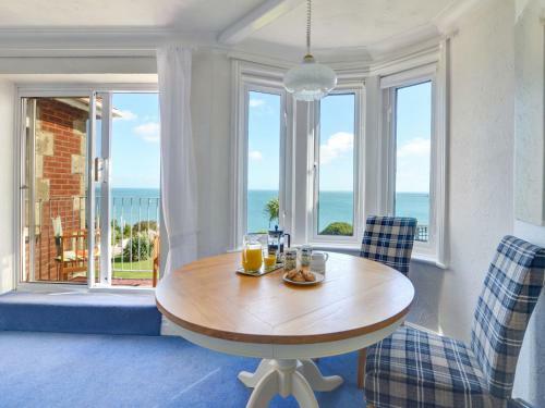 Cozy Holiday Home In Swanage With Balcony
