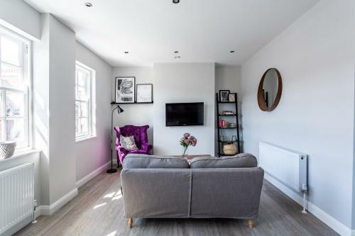 Shades Of Grey - 2 Bed Apartment