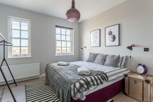 Shades Of Grey - 2 Bed Apartment
