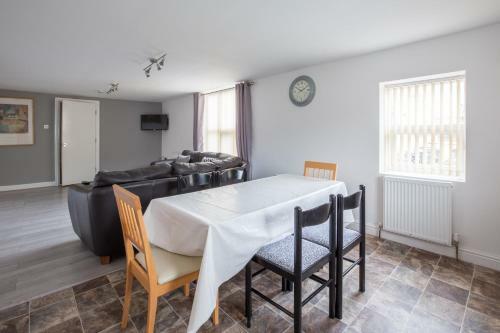 Holmes & Hunters - Bentinck Road Apartments