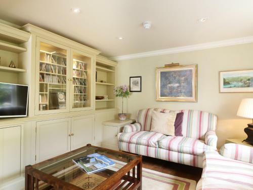 Elphinstone, Newton Ferrers