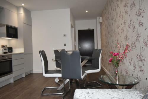 Shortletting By Centro Apartments Milburn House - Mk