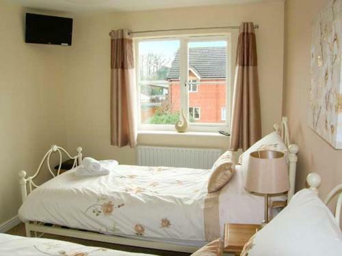 10 Friars Field
