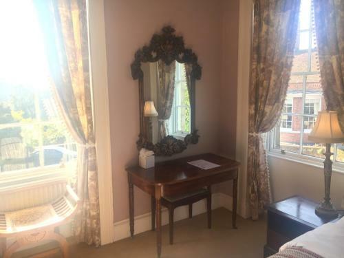 Hotel Dinham Hall & Elliotts Bistro