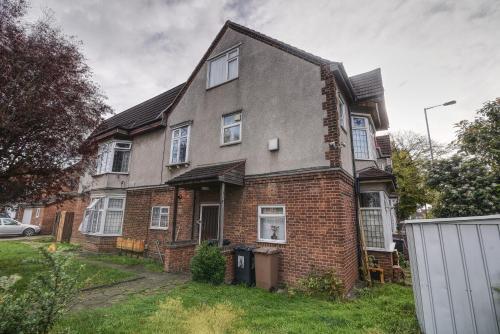 Hostal Two Bedroom Serviced And Fully Equipped House