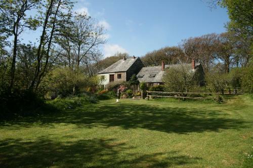 Pond Meadow At Trenannick Cottages