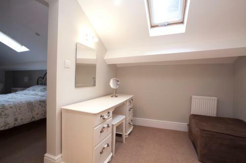 Two Bedroom Luxury Apartment By Town Hall