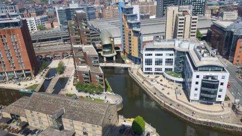 Two Bed Modern City Center Apartment With Gorgeous Views