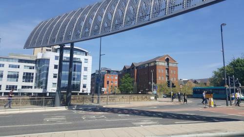 Two Bed Modern City Center Apartment With Gorgeous Views