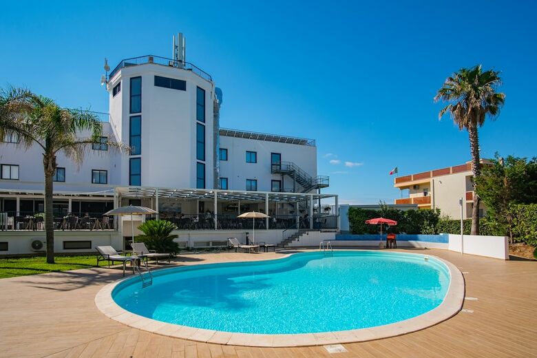 Hotel Ticho`s Club