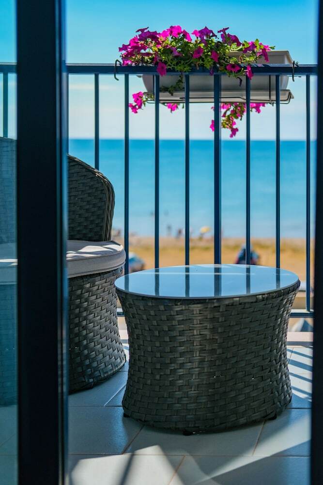 Hotel Ticho`s Club