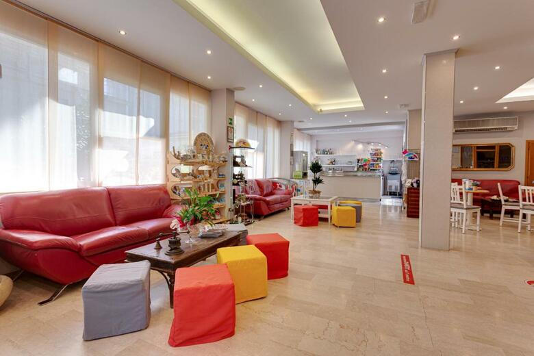 Hotel Kiss