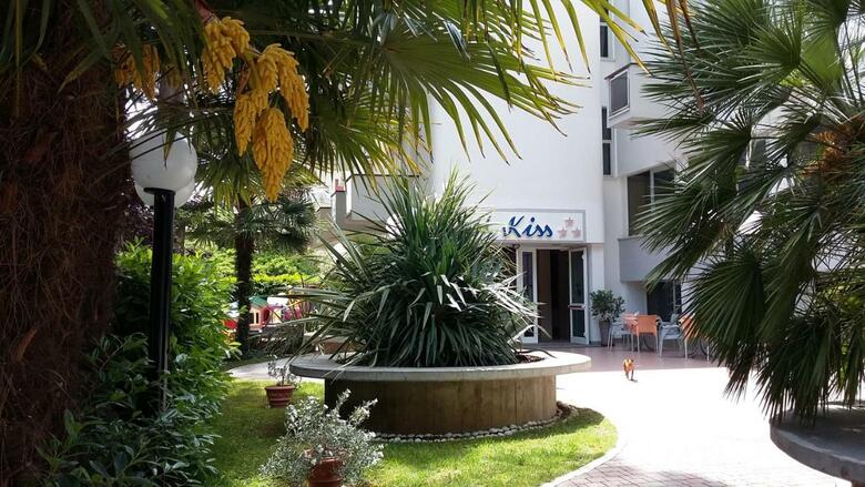 Hotel Kiss
