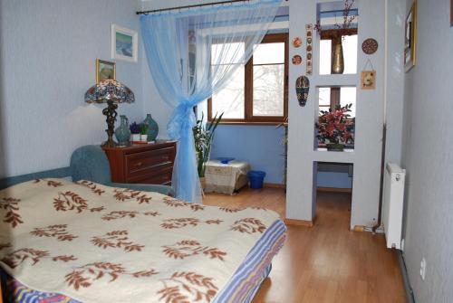 Room In Three Bedroom Flat