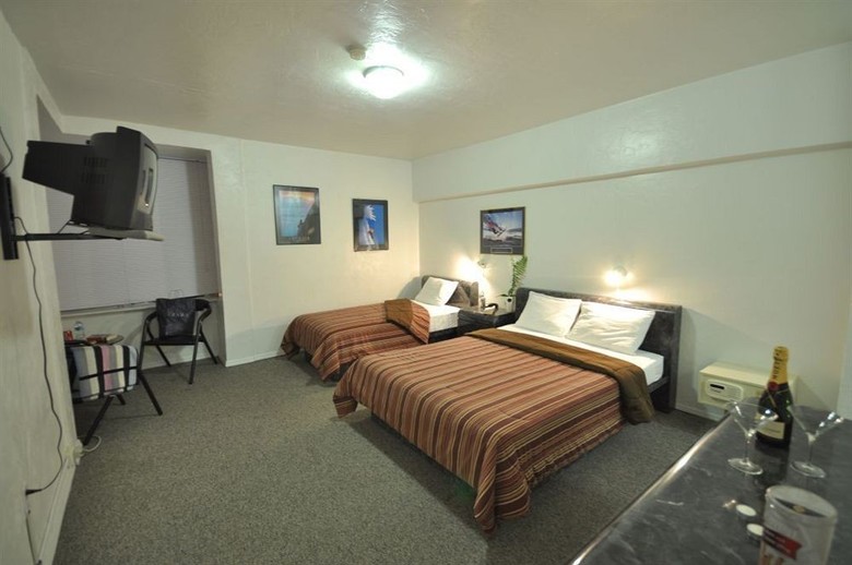 Tropics Hotel