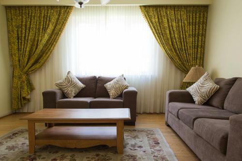 Hostal Charlton Suites Guest House