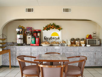 Hotel Days Inn And Suites Bentonvill