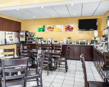 Hotel Quality Inn Grand Suites