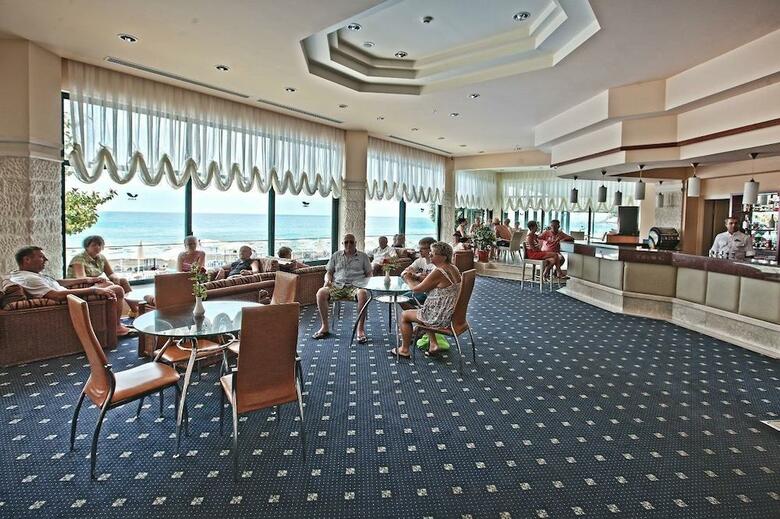 Hotel Aska Just In Beach
