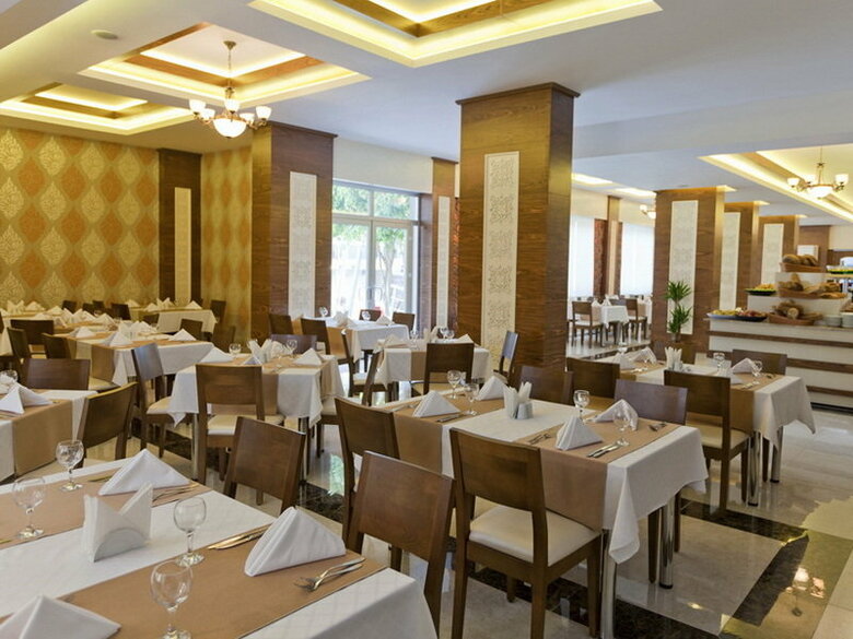 Hotel Monart City