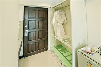 Hotel A-2 House (Dlx Fam Room Only)