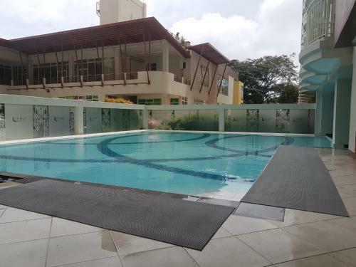 Apartamentos Eam Lake View @ Tagaytay Prime Residences