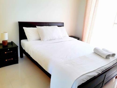 Apartamentos End Unit Condo At Wind By R&m
