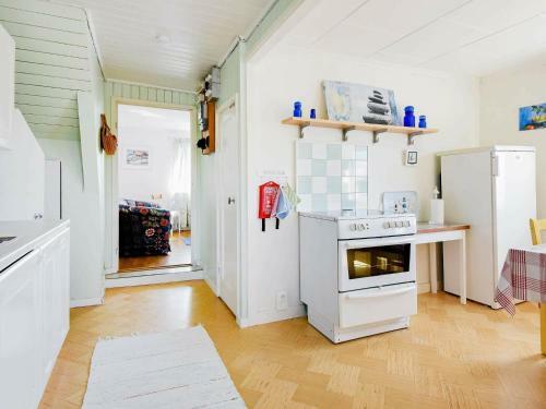 Three-bedroom Holiday Home In Fjell