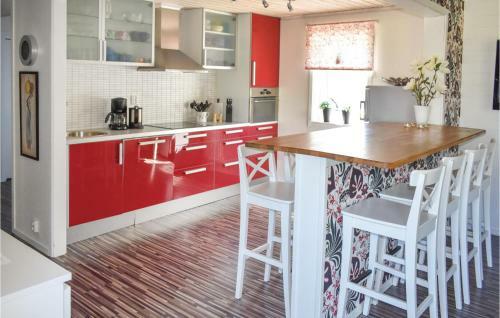 Two-bedroom Holiday Home In Kopingsvik
