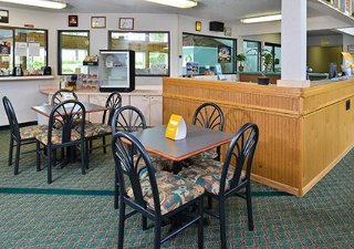 Hotel Rodeway Inn & Suites