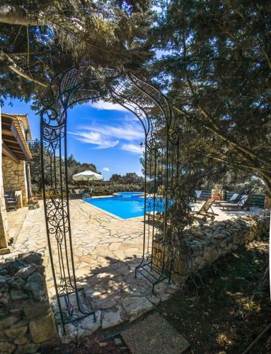 Villa Aresti Mountain Resort