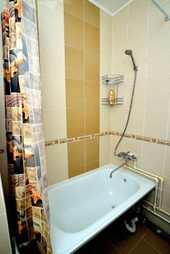Apartment On Bratyev Kashirinykh 115