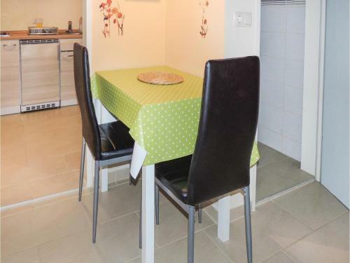 One-bedroom Holiday Home In Deutsch-schutzen